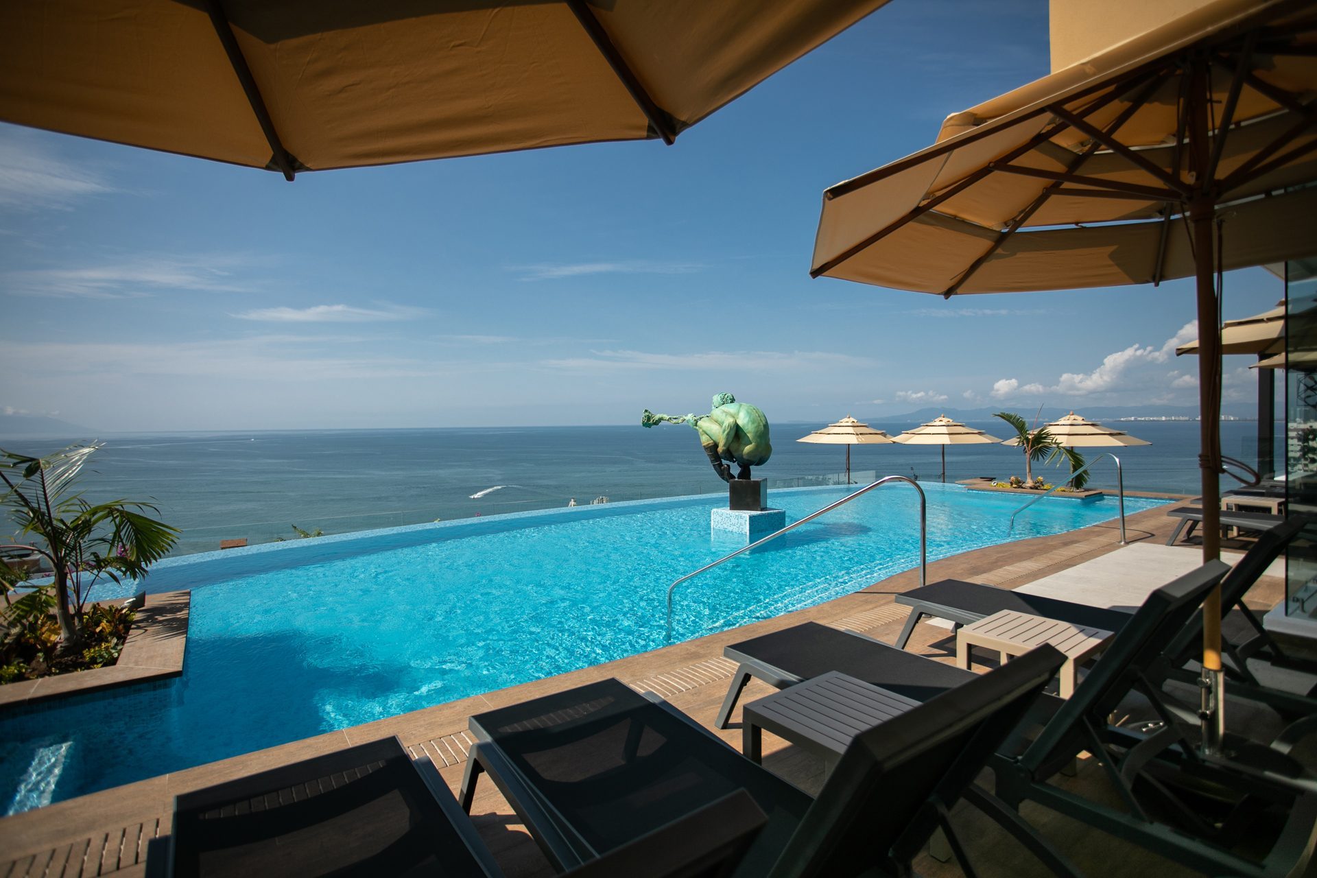 Chic rooftop infinity pool