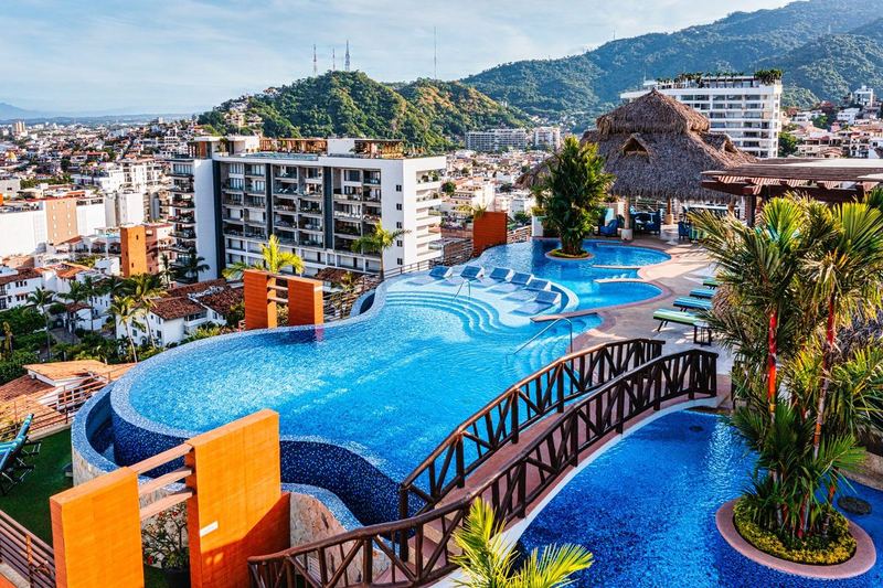 Residences by Pinnacle 220 rooftop pool